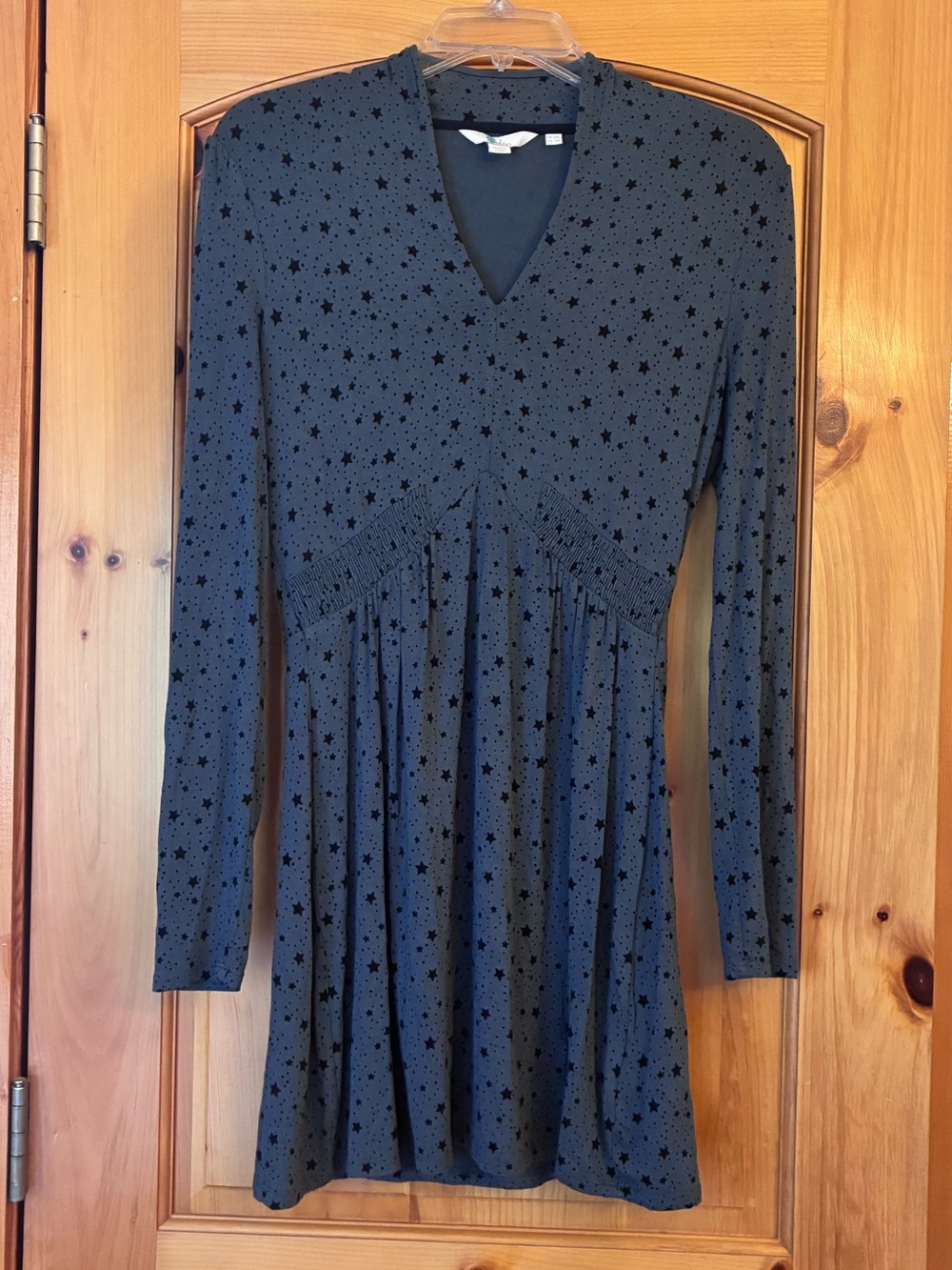 Boden Dark Gray and Black Star-Print Long Sleeve V-Neck Dress